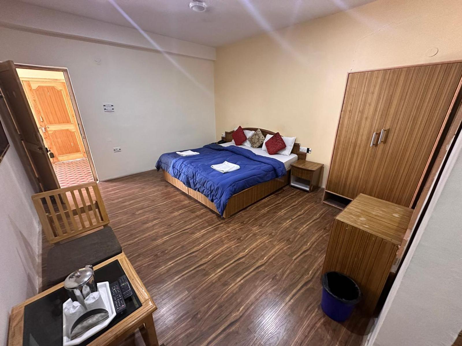 לה Hotel Wang Residency מראה חיצוני תמונה